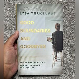 Good Boundaries and Goodbyes : Loving Others Without Losing the Best of Who You